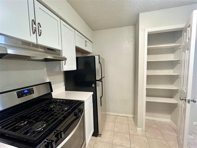 Building Photo - 2300 Cedrick Cove