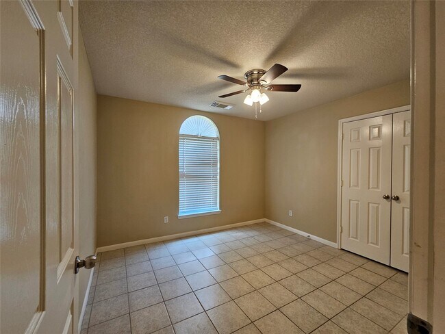 Building Photo - 1079 Shadow Glenn Dr