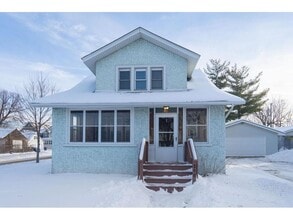 Building Photo - 890 Arkwright St N