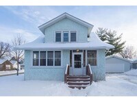 Building Photo - 890 Arkwright St N