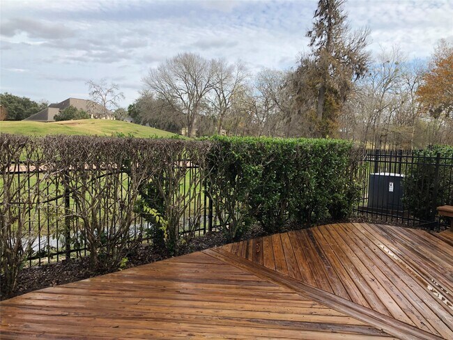 Building Photo - 2022 Ridge Wood Ln