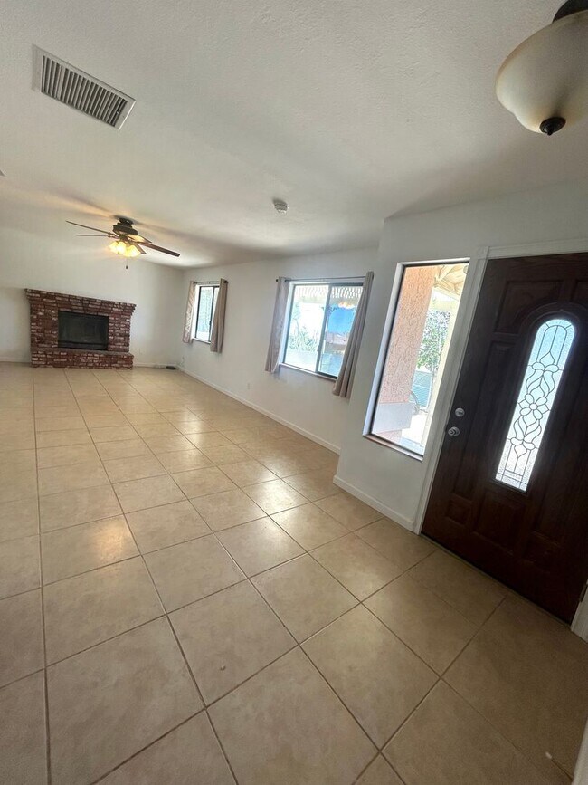 Building Photo - Spacious 3 Bedroom 2 Bathroom Home with Solar