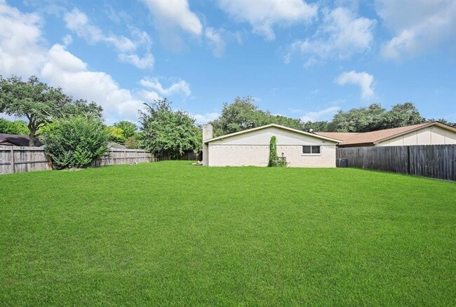 Building Photo - 2239 Fairgreen Dr