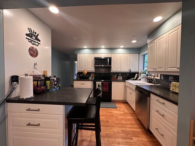 Building Photo - Wonderful Two-Story Seattle House ready to for a family to make it a HOME!