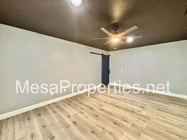 Building Photo - 13871 Oakmont Dr