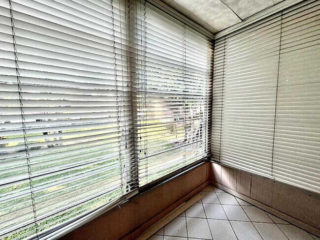 Building Photo - 19 Golfs Edge