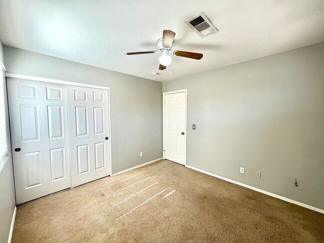 Building Photo - **$800 OFF MOVE IN BY 12/26/25**Spacious 3 Bedroom, 2.5 Bath Home with No HOA and Modern Finishes