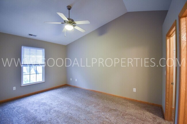 Building Photo - TWO FREE MONTHS OF RENT POSSIBLE!! 2 bedro...