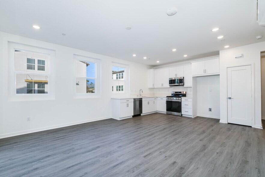 Building Photo - 667 Limoncello Ln