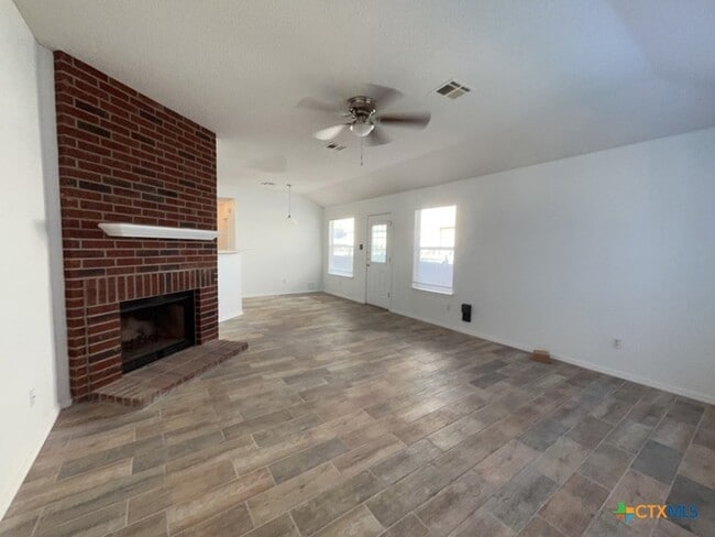 Building Photo - 2304 Garrett Dr