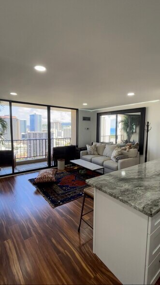 Building Photo - 411 Hobron Ln