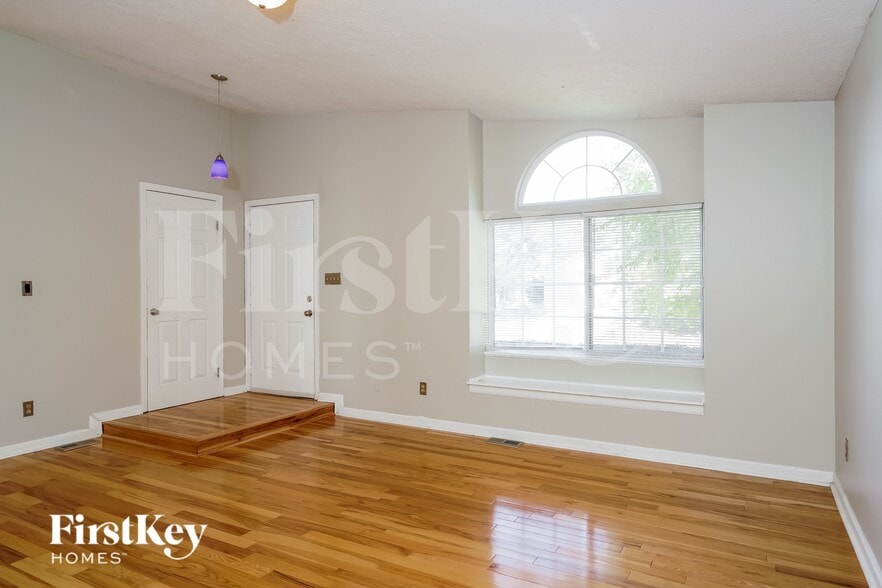 Building Photo - 5821 Buck Rill Dr