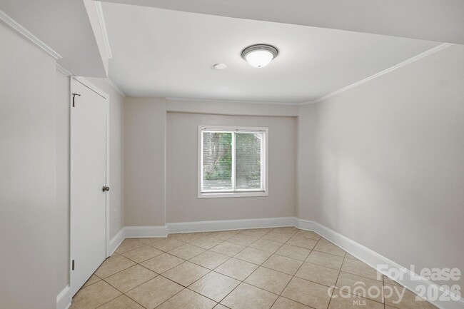 Building Photo - 3101 Selwyn Ave