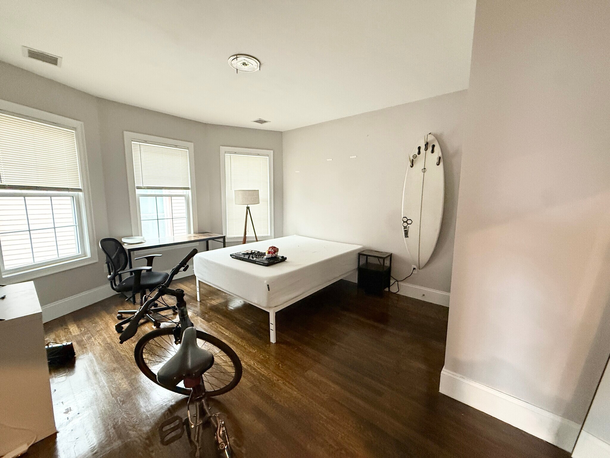 Building Photo - 91 Hillside St