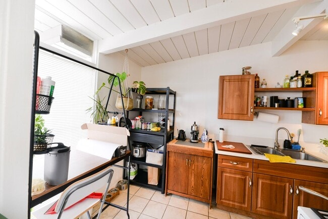 Building Photo - 139 W Canada