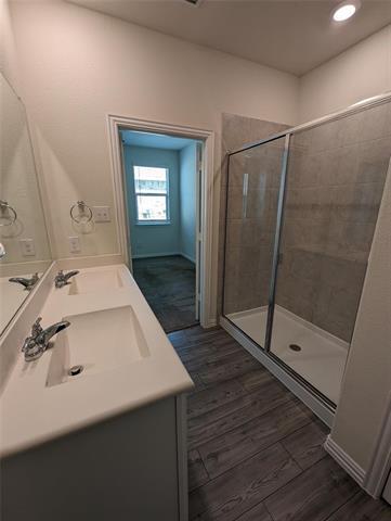 Building Photo - 132 Copper Switch Dr