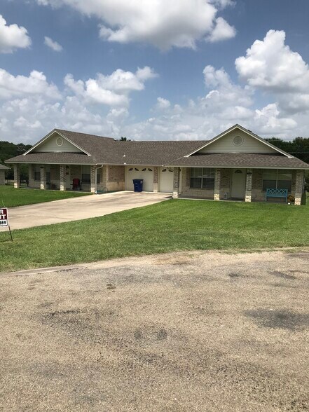 Building Photo - 149 Satch Dr