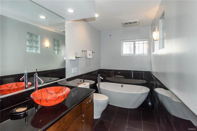 Building Photo - 3923 Mesa St