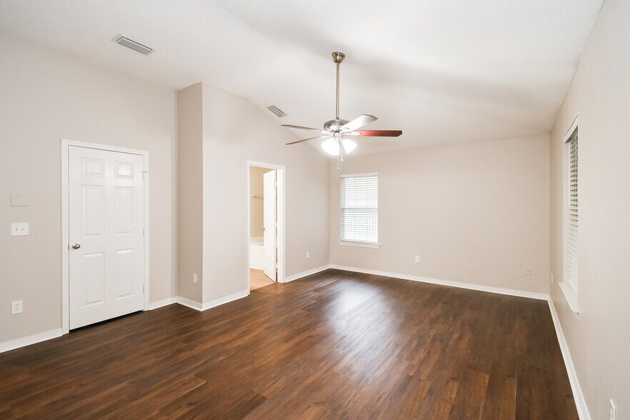 Building Photo - 2530 Fox Hill Ln