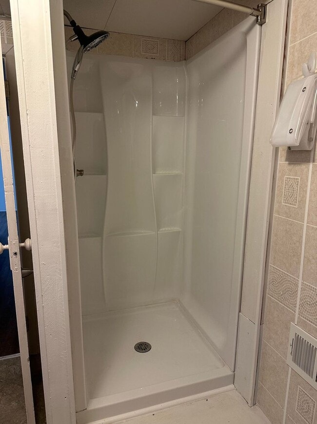 Building Photo - Updated 2 Bedroom 1 Bath in Trinity School District