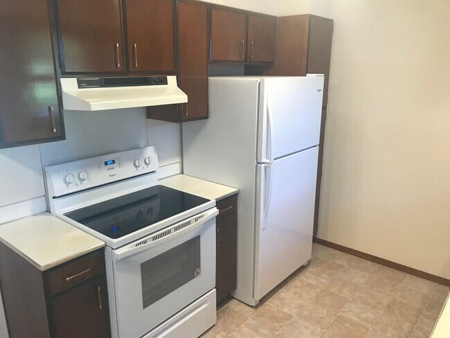 Building Photo - 1725 Douglas Ave