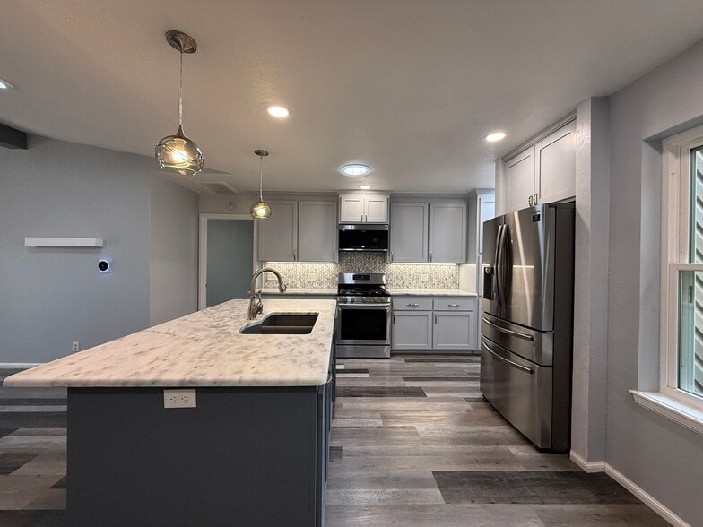 Building Photo - 2103 Park Pl