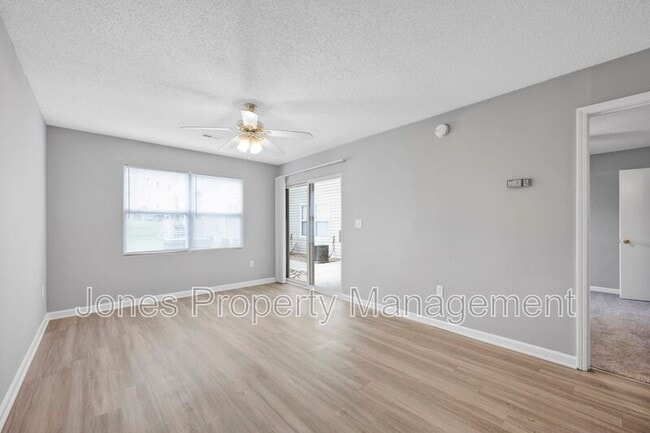 Building Photo - 305 Country Club Dr NE