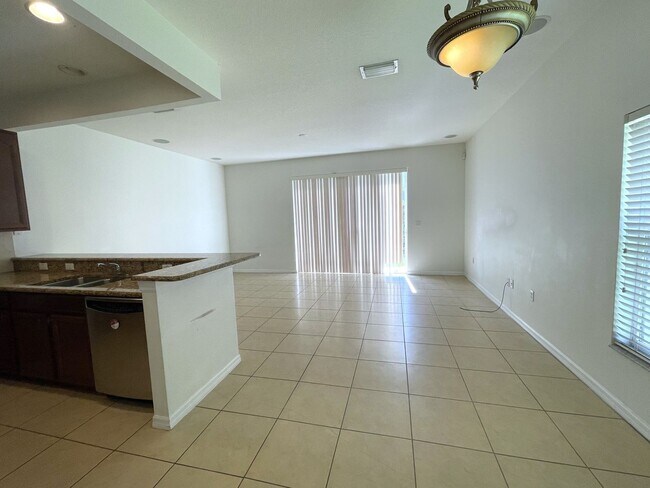 Building Photo - 3/2.5 Townhome in Pinellas Park Available Immediately