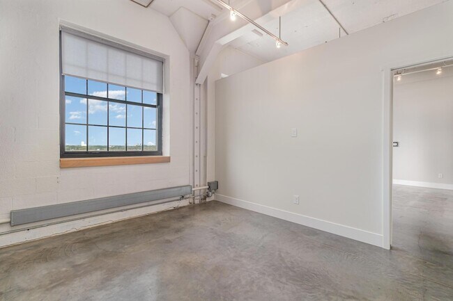 Building Photo - 730 Stinson Blvd NE