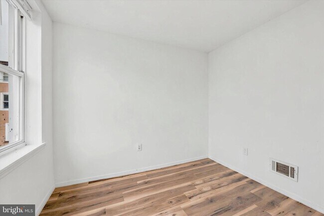 Building Photo - 4223 N Hicks St