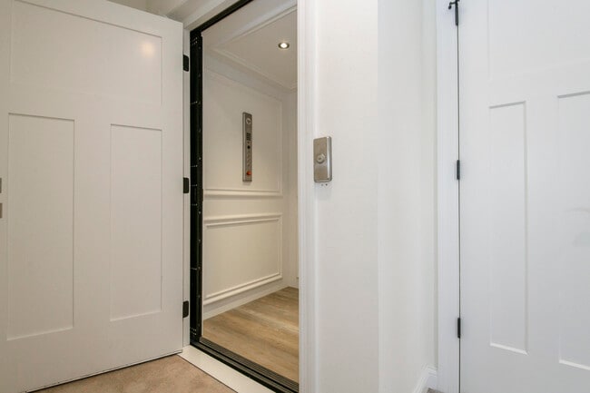 Building Photo - 204 Grand Ave