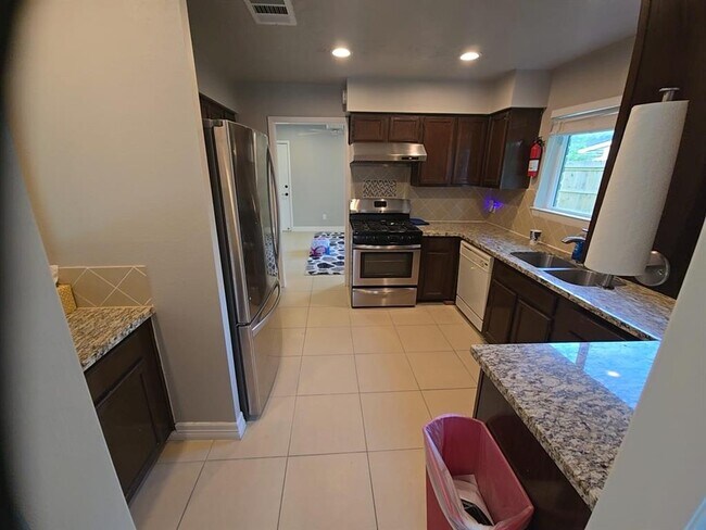 Building Photo - 14330 Templar Ln