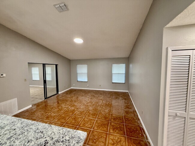 Building Photo - 5490 Britan Dr