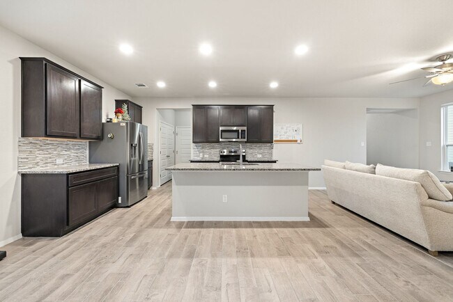 Building Photo - 408 Black Opal Dr