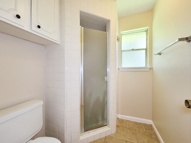 Building Photo - NICE 3 BEDROOM 2 BATH LEASE HOME IN SPRING...