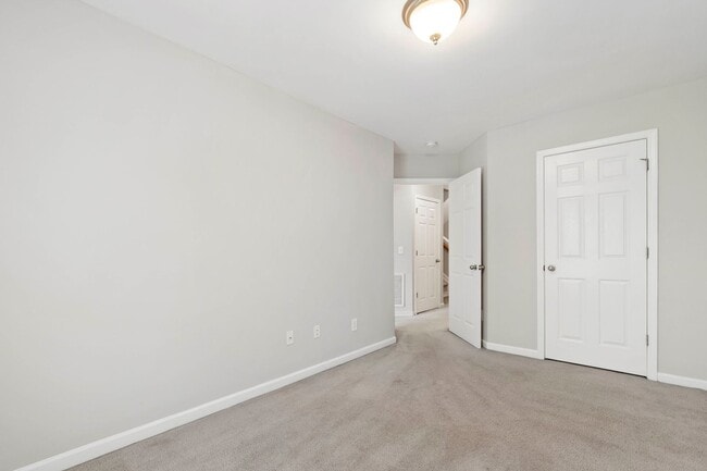Building Photo - Gorgeous 3BR Townhome with Fresh Updates i...