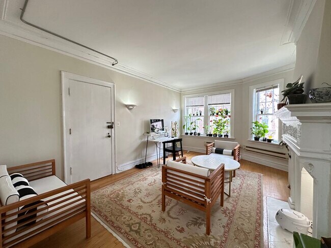 Building Photo - 918 Green Bay