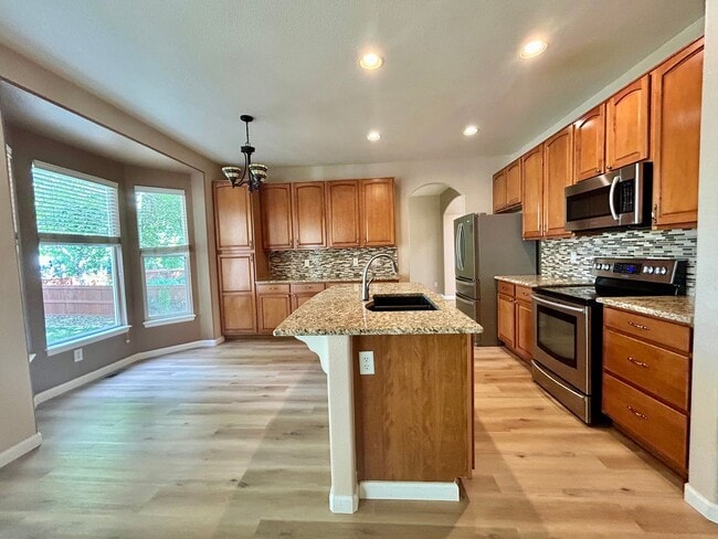 Building Photo - Spacious 3Bd Home in the Broadlands
