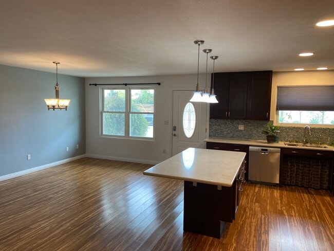 Building Photo - Beautiful, Updated 4 Bed, 3 Bath in the Heart of Clairemont with Canyon Views!!