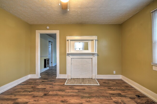 Building Photo - 1017 Fairview Ave