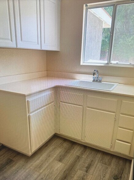 Building Photo - 15151 Coral Ct