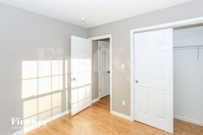 Building Photo - 111 Vance Crescent Dr