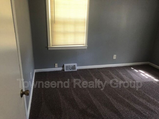 Building Photo - 2133 Jennie Linn Dr