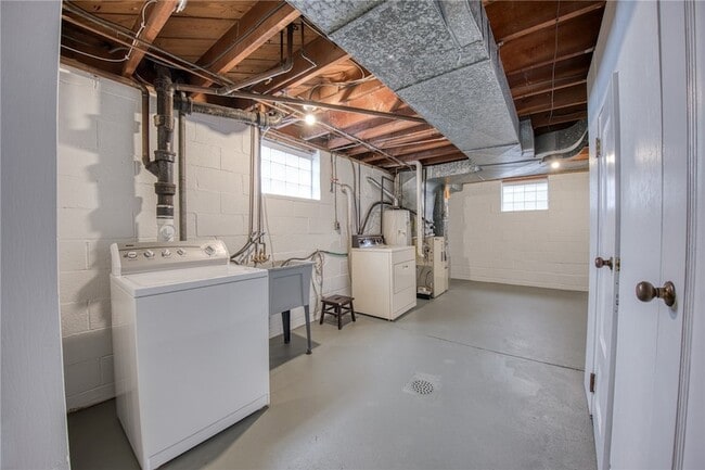 Building Photo - 5523 Rippey Pl