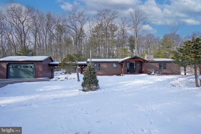 Building Photo - 371 Green Tree Dr