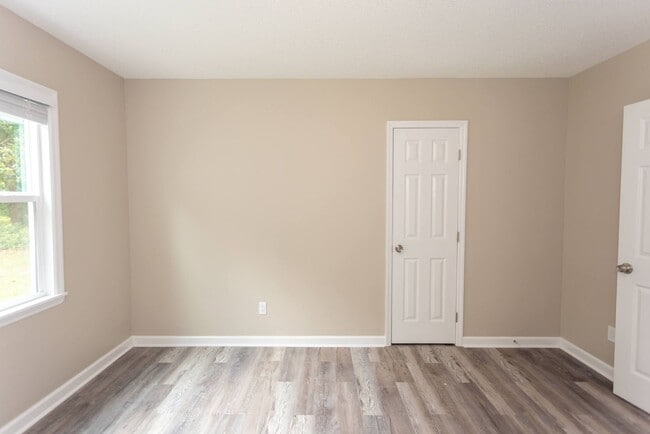 Building Photo - Welcome to this Beautiful Home nestled in the heart of Sumter, SC.