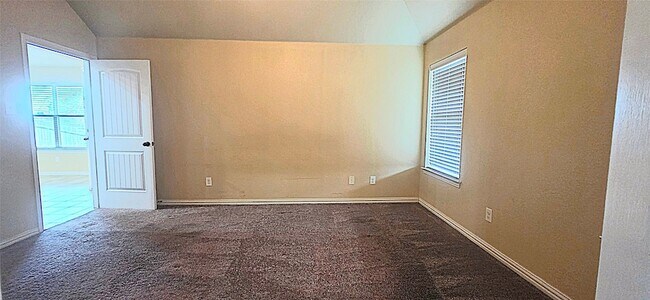 Building Photo - 101 Hummingbird Dr