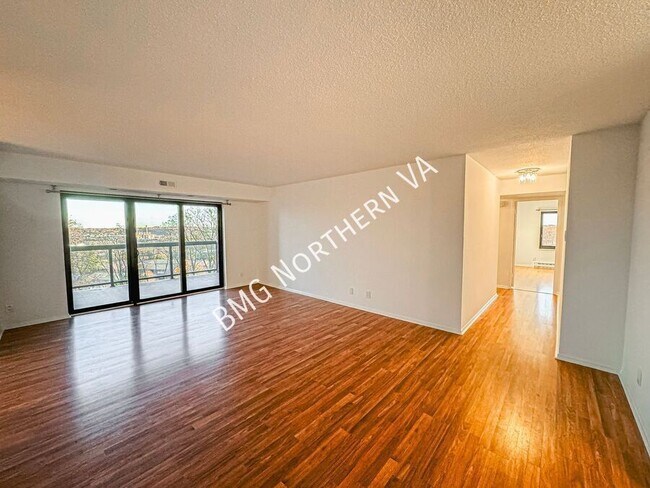 Building Photo - 309 Yoakum Pkwy