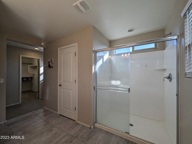 Building Photo - 1253 N 166th Ave