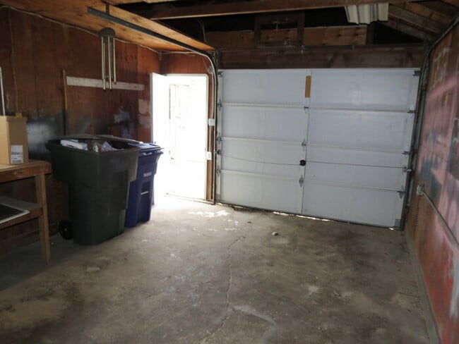 Building Photo - 2664 Shelly Dr